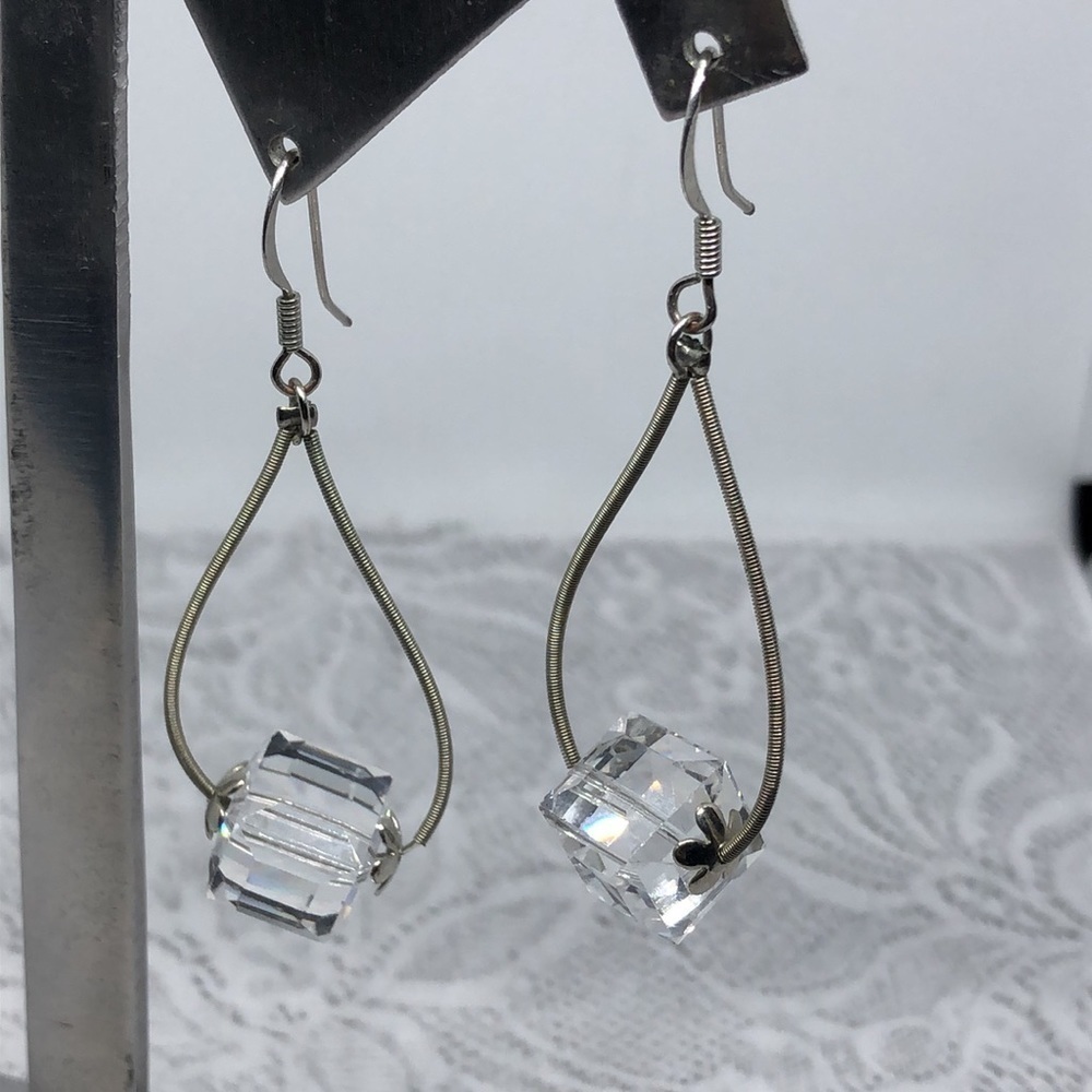 ๐
บArtisan mesh wire cube crystal glass dangle drop dressy long earrings- unique.